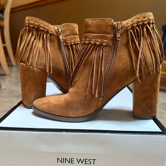 Suede fringe ankle boots, Nine West size 6 - Picture 4 of 4